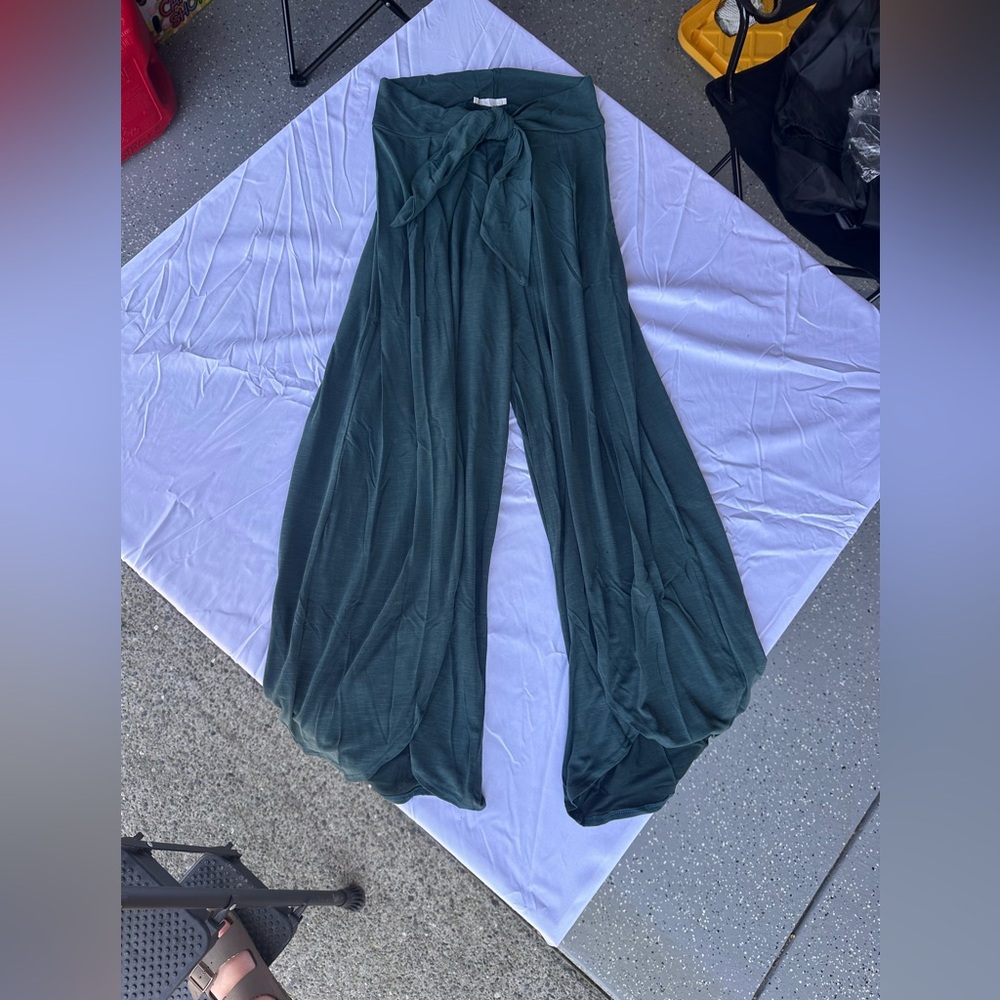 Bucket list cotton flowy pants